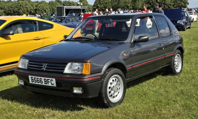 Peugeot 205 GTI 1985 rouge