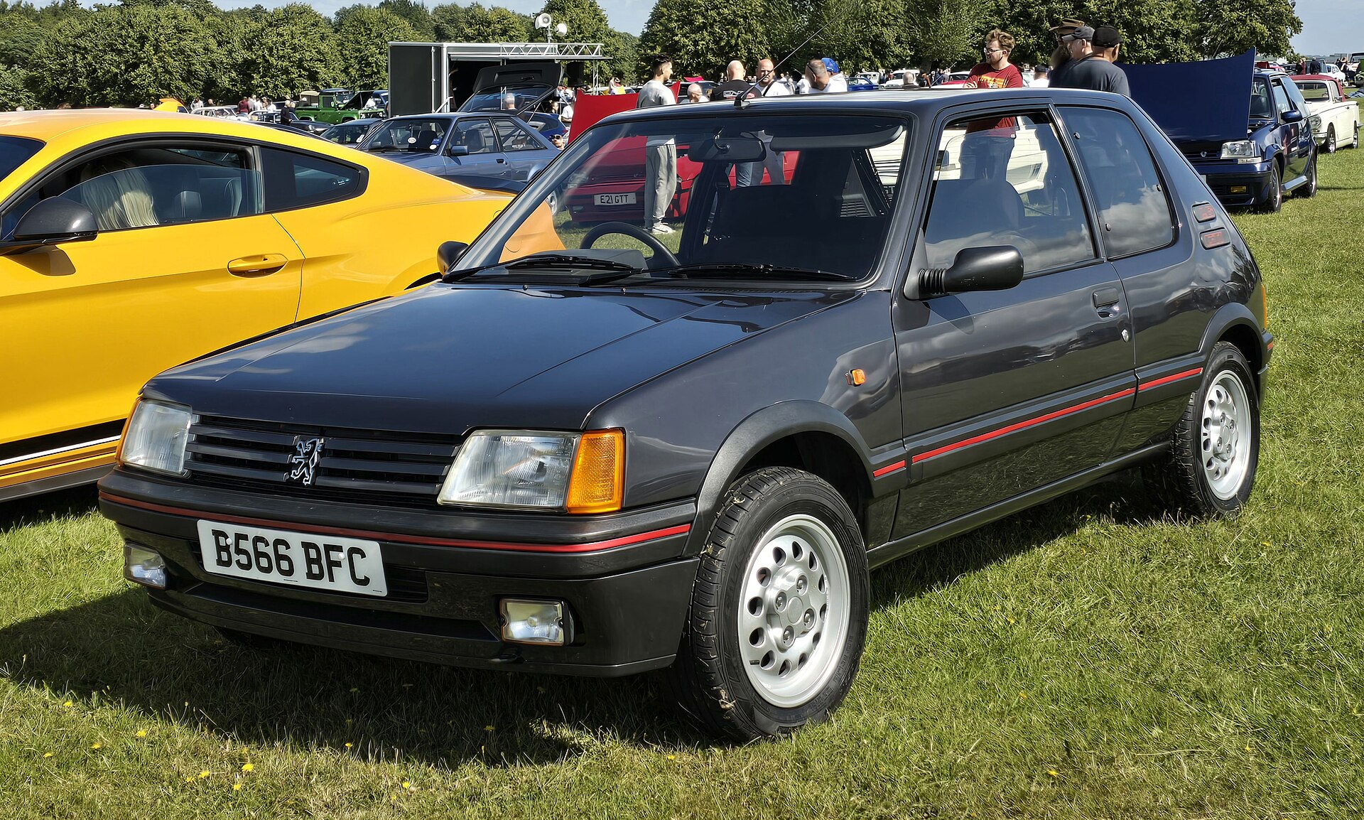 Peugeot 205 GTI 1985 rouge